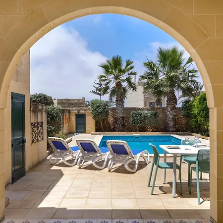 Dar Ta' Censina With Private Pool Għasri