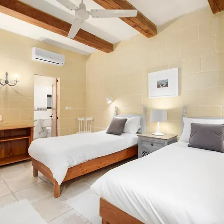 Dar Ta' Censina With Private Pool Għasri