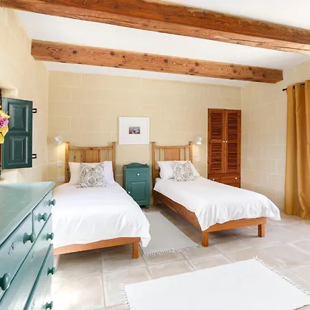 Villa Dar Ta' Censina With Private Pool *