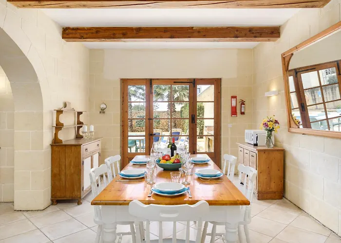 Villa Dar Ta' Censina With Private Pool