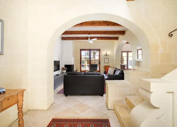 Dar Ta' Censina With Private Pool