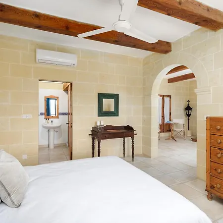 Villa Dar Ta' Censina With Private Pool *