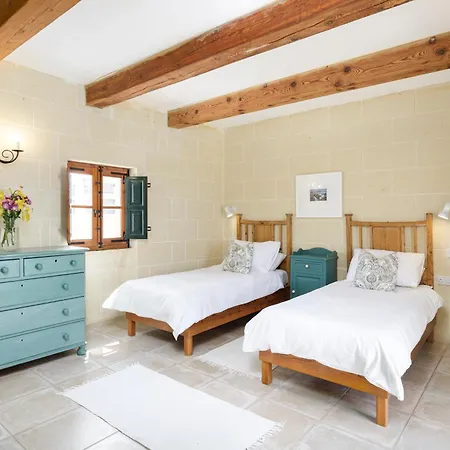 Dar Ta' Censina With Private Pool