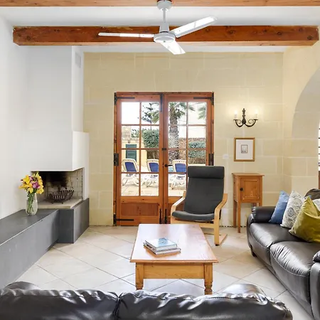 Dar Ta' Censina With Private Pool Għasri