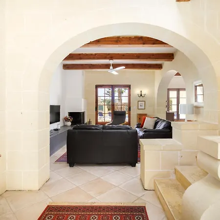 Dar Ta' Censina With Private Pool