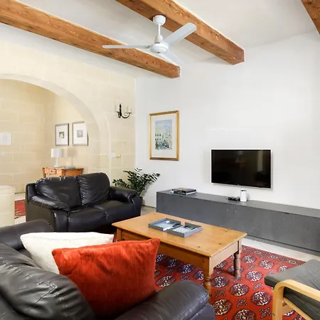 Dar Ta' Censina With Private Pool