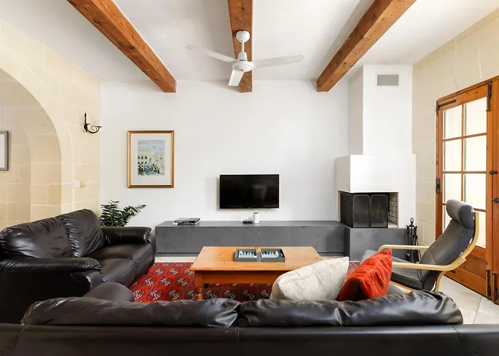 Dar Ta' Censina With Private Pool Villa *