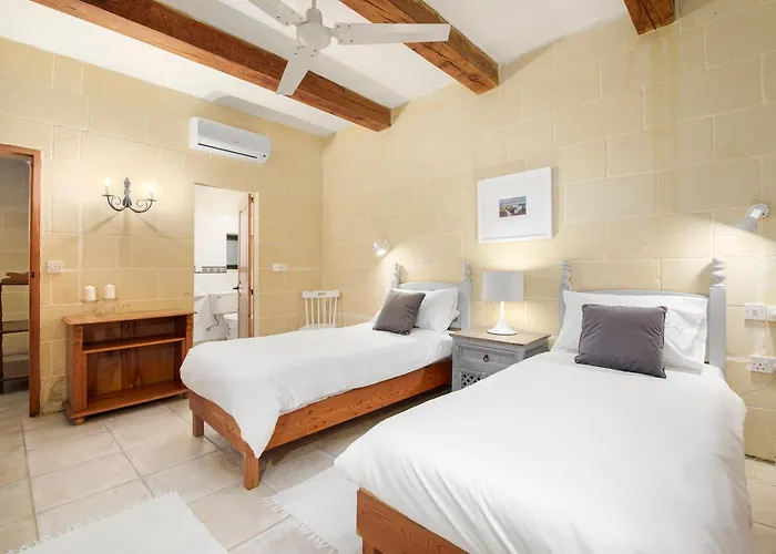 Dar Ta' Censina With Private Pool Għasri