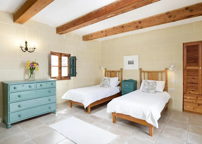 Dar Ta' Censina With Private Pool