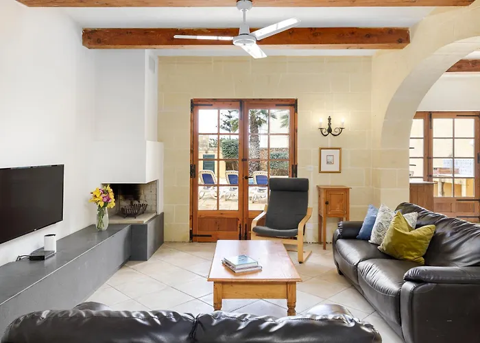 Dar Ta' Censina With Private Pool Għasri