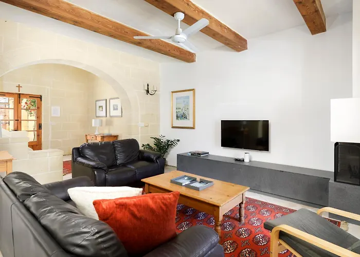 Dar Ta' Censina With Private Pool